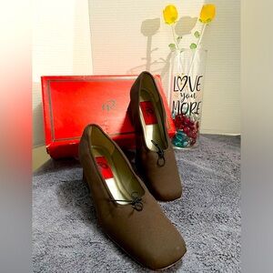 Phyllis Poland, brown Leather, felt nylon mid heel (2.5”) brand new.